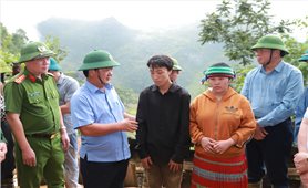 Bí thư Tỉnh ủy Tuyên Quang Hầu A Lềnh kiểm tra, động viên lực lượng tìm kiếm nạn nhân sạt lở ở Lũng Cú