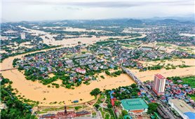 Mưa lũ hoàn lưu bão số 11 đã làm 15.762 nhà bị ngập, 13 người chết và mất tích