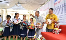 Nghề làm mão, mặt nạ của đồng bào Khmer được công nhận là di sản văn hóa phi vật thể