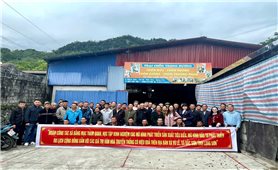 Bằng Mạc: Tổ chức tham quan, học tập kinh nghiệm cho cán bộ làm công tác dân tộc và Người có uy tín