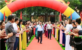 Thường trực Ban Bí thư Trần Cẩm Tú dự Ngày hội Đại đoàn kết toàn dân tộc tại hai thôn Hồ Sen và Ngòi Lẻn