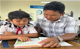 Thầy giáo Ksor Y Giêng - Gương sáng đổi mới trong giáo dục dân tộc