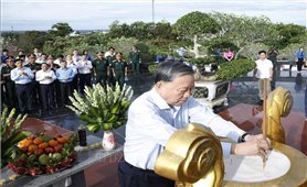 Tổng Bí thư Tô Lâm dâng hương tưởng niệm Chủ tịch Hồ Chí Minh và các Anh hùng Liệt sĩ tại Phú Quốc