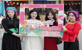 Sinh viên lan tỏa giá trị văn hóa nghề làm giày truyền thống của dân tộc Giáy