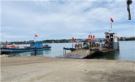 Xã đảo ngừng hoạt động phà để chủ động ứng phó bão số 13