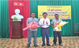 Tỉnh Khánh Hòa trao 60 Chứng chỉ nghề gốm cho các học viên người Chăm