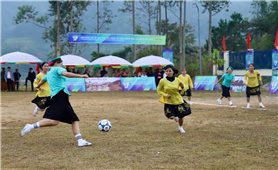 Giải bóng đá nữ vùng cao bùng nổ sắc màu