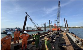 Khẩn trương cấp điện cho khách hàng sau sự cố cáp ngầm Phú Quốc