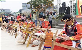 Sôi nổi các hoạt động văn hóa, thể thao tại Lễ hội Nhảy lửa Pà Thẻn