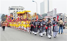 Hàng nghìn du khách về dự Lễ hội Đền Thượng