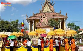 Phum sóc rộn ràng Tết Chôl Chnăm Thmây