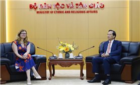Tạo môi trường cho trẻ em, nhất là trẻ em DTTS phát triển toàn diện