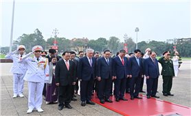 Lãnh đạo Đảng, Nhà nước vào Lăng viếng Chủ tịch Hồ Chí Minh nhân kỷ niệm 50 năm Ngày Giải phóng miền Nam, thống nhất đất nước