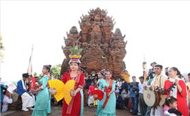 Ninh Thuận khai thác giá trị văn hoá Chăm để phát triển du lịch