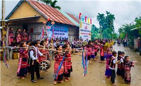 Niềm vui bên khung dệt