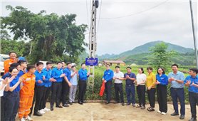 Đoàn Thanh niên Văn phòng Chính phủ trao tặng công trình thanh niên “Thắp sáng đường quê” tại huyện Bảo Yên