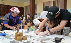 Thú vị trải nghiệm “Giữ màu di sản”