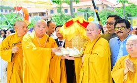 Hàng nghìn tăng ni, phật tử TP. Hồ Chí Minh nghinh đón xá lợi Đức Phật