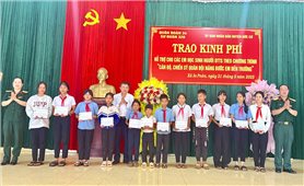 Sư Đoàn 320 trao gần 1,7 tỷ đồng hỗ trợ học sinh DTTS khó khăn vùng biên giới