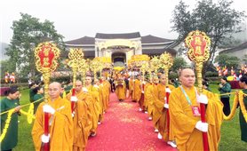 Cung tiễn Xá lợi Đức Phật từ Yên Tử về chùa Chuông