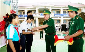 BĐBP tỉnh Sóc Trăng trao học bổng Dự án “Cán bộ, chiến sĩ Quân đội nâng bước em tới trường”