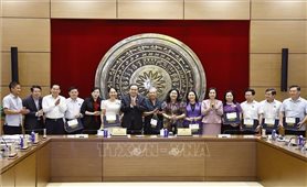 Chủ tịch Quốc hội Trần Thanh Mẫn gặp mặt đại biểu Quốc hội các khóa tỉnh Hậu Giang