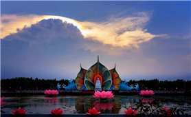 Đại lễ Vesak Liên Hợp Quốc 2025: Mây ngũ sắc xuất hiện ngay nơi tôn trí Xá lợi Đức Phật, người dân bày tỏ tôn kính