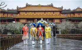 Kỳ nghỉ lễ 30/4-1/5: Tour du lịch văn hóa, lịch sử thu hút đông đảo khách tham quan