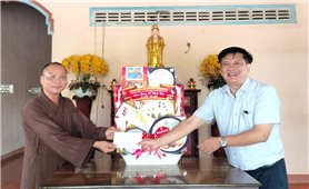 Sở Dân tộc và Tôn giáo tỉnh Đắk Lắk thăm, chúc mừng Lễ Phật đản 2025