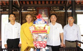 Lãnh đạo Ủy ban MTTQ Việt Nam tỉnh Quảng Nam thăm, chúc mừng Đại lễ Phật đản