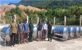 Trao tặng 150 bồn nước cho đồng bào xã biên giới Na Loi