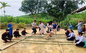 Đồng bào vùng cao Quảng Nam làm du lịch cộng đồng