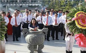 Phó Chủ tịch nước Võ Thị Ánh Xuân thăm Mẹ Việt Nam Anh hùng, thương binh tại tỉnh Cà Mau