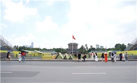 Người dân nô nức Check-in tại Lăng Bác trước thềm Đại lễ