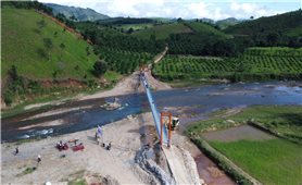 Khánh thành cầu treo dân sinh, giúp đồng bào Xơ Đăng vượt suối an toàn trong mùa mưa