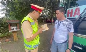 Xe khách chở quá 21 người, tài xế khai tên giả để “né” cơ quan chức năng
