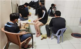 Bất ngờ kiểm tra phòng trọ, bắt quả tang 11 nam nữ đang “bay lắc”