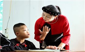 Lào Cai: Mẹ hiền của trẻ khuyết tật nơi non cao Bảo Ái