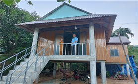Ấm lòng với những ngôi nhà sàn truyền thống từ Chương trình xoá nhà tạm