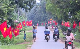 Cờ Tổ quốc tung bay khắp các thôn, làng vùng đồng bào DTTS tỉnh Quảng Ngãi