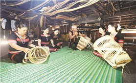 Những người giữ nghề truyền thống ở vùng cao