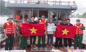 Vượt sóng gió gieo “con chữ luật pháp” giữa biển khơi