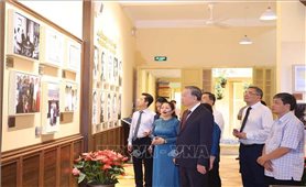 Tổng Bí thư Tô Lâm dâng hương tưởng niệm Chủ tịch Hồ Chí Minh tại Di tích Nhà số 48 Hàng Ngang, Hà Nội