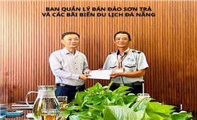 Đà Nẵng: Khen thưởng người tìm thấy nhẫn đính hôn của du khách nước ngoài đánh rơi ở bãi biển