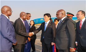 Chủ tịch nước Lương Cường đến Luanda, bắt đầu chuyến thăm cấp Nhà nước Cộng hòa Angola