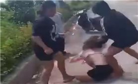 Thiếu nữ 14 tuổi bị đánh dã man còn bị nhóm hành hung còn đến tận nhà yêu cầu gỡ Clip trên mạng