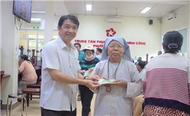 “100.000 đồng còn quý hơn 10 lượng vàng, vì đó là món quà của Tổ quốc”