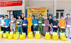Phật giáo tỉnh Thanh Hóa trao quà từ thiện tại xã Yên Nhân