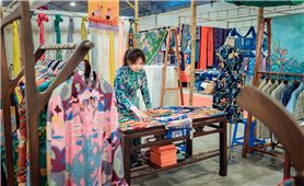 Sóng sánh sắc tơ tằm
