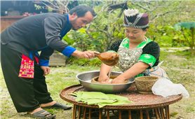 Chuyện về món bánh dày của đồng bào Mông ở Cổng trời Mường Lống